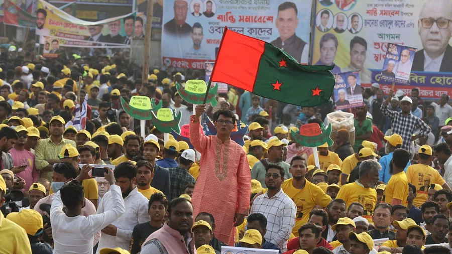পাল্টাপাল্টি কর্মসূচি ইউনিয়নে ইউনিয়নে আওয়ামী লীগও নামছে আজ আজ শনিবার ইউনিয়ন পর্যায়ে পদযাত্রা করবে বিএনপি। একই দিনে ইউনিয়নে ইউনিয়নে ‘শান্তি সমাবেশ’ করবে আওয়ামী
