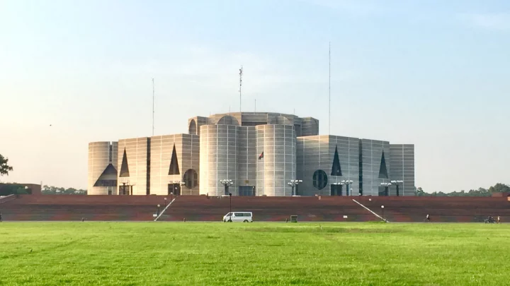 জাতীয় নির্বাচন: সংলাপের চাপে দুই পক্ষ