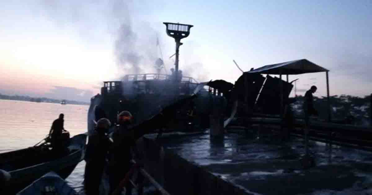 ১১ ঘণ্টা পর নিভেছে সেই তেলবাহী জাহাজের আগুন
