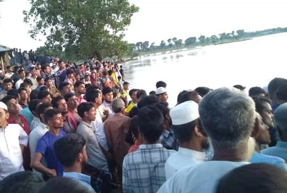নেত্রকোনার কংস নদে নৌকা ডুবে তিনজন নিখোঁজ