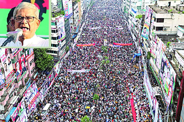 পাল্টাপাল্টি শোডাউন ঢাকায় ভালো চাইলে পদত্যাগ করুন বিশাল সমাবেশে মির্জা ফখরুল