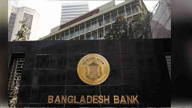 ঋণখেলাপি ও অর্থ পাচারকারীদের বিরুদ্ধে ব্যবস্থা নিতে হবে, বলেছে সানেম মূল্যস্ফীতি নিয়ন্ত্রণ, বিনিময় হারের অস্থিরতা ও খেলাপি ঋণ কমানোর পরামর্শ সানেমের দুই অর্থনীতিবিদ সেলিম রায়হান ও সায়মা হক বিদিশার।