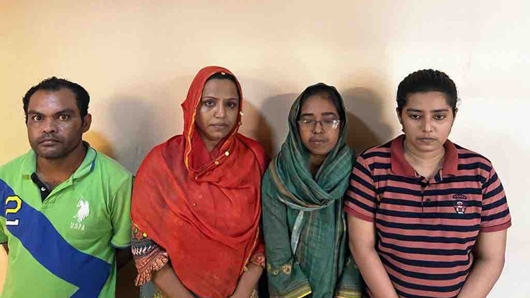 প্রেমের ফাঁদে ফেলে টাকা আদায় করতেন তারা