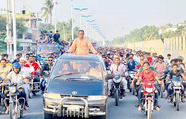 সংসদ সদস্যের ‘উন্নয়ন শোভাযাত্রা’কে আওয়ামী লীগ নেতা বললেন ‘মাদক ব্যবসায়ীদের’ শোভাযাত্রা