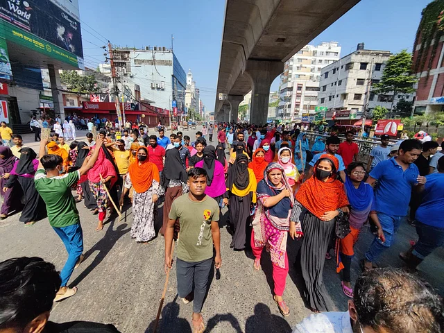 গাজীপুরে আতঙ্ক নিয়ে খুলেছে কারখানা, যোগ দিয়েছেন শ্রমিকেরা