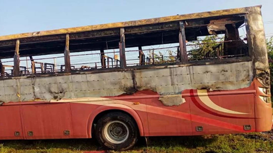 সাভারে বাসে অগ্নি সংযোগ