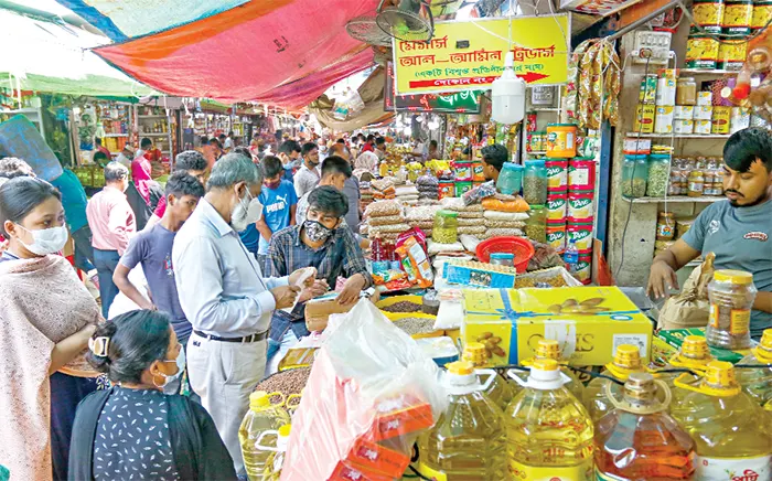 নিয়ন্ত্রণহীন বাজার নেপথ্যে কী