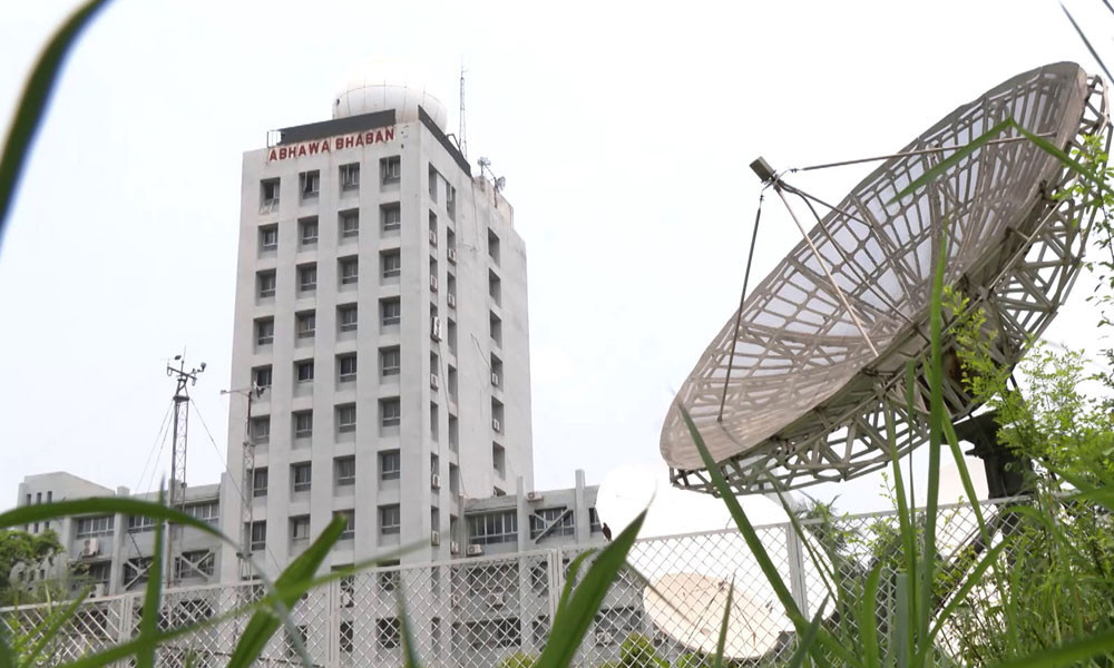 বৃষ্টি নামলেও নেই তপ্ততায় সুখবর
