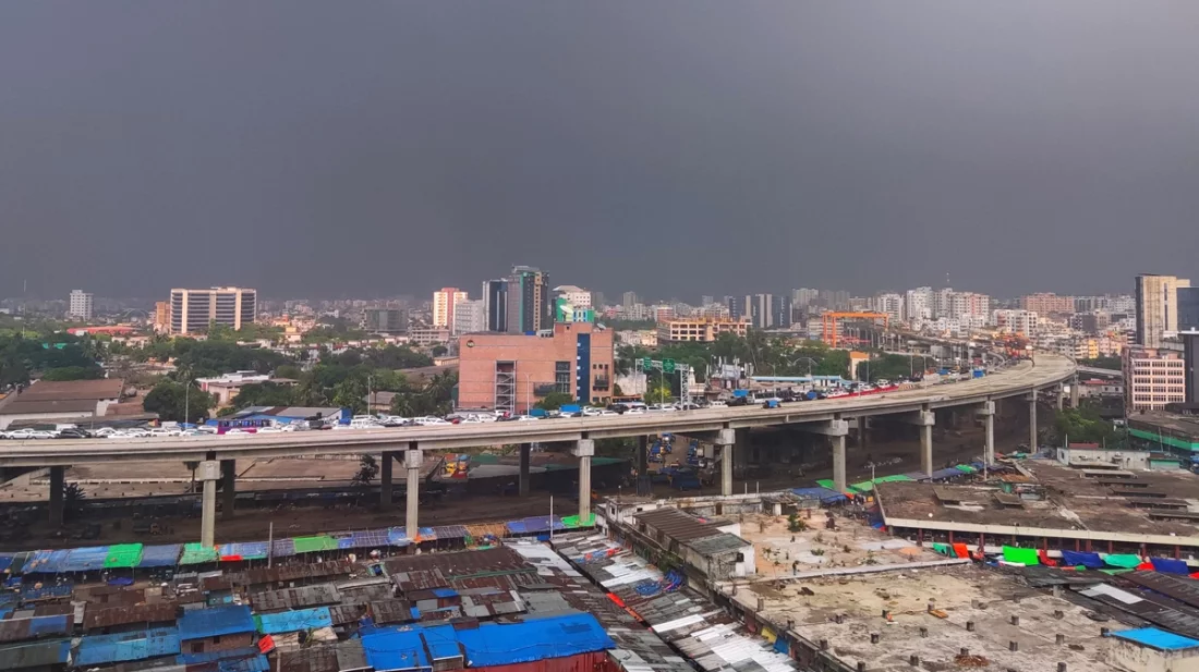 বৃষ্টির পরেও বিশ্বে বায়ু দূষণের তালিকায় শীর্ষে ঢাকা
