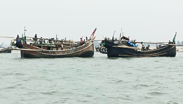 সমুদ্রে মাছ ধরায় ৫৮ দিনের নিষেধাজ্ঞা শুরু
