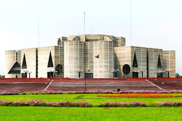 দলগুলোতে নির্বাচনি তৎপরতা আসন ভাগাভাগিসহ অন্য হিসাবনিকাশ চলছে পর্দার আড়ালে