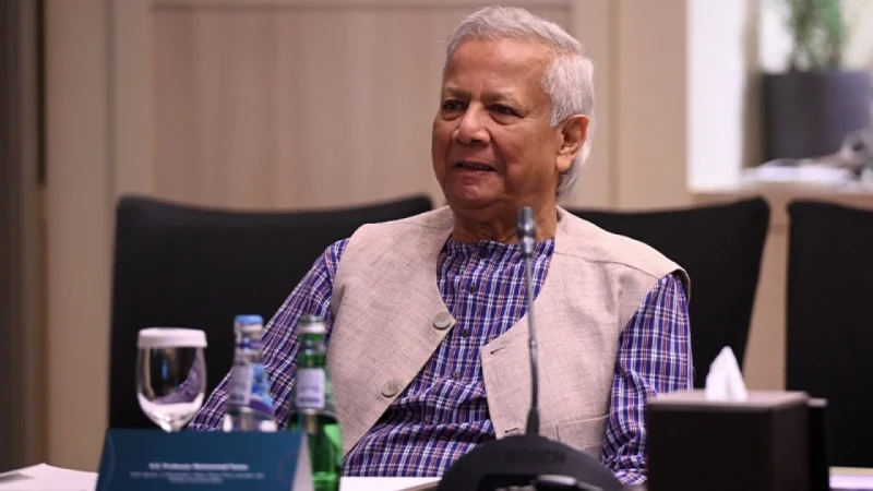 ‘প্লাস্টিক হুংকার দিচ্ছে, হয় আমরা থাকব, না হয় তোমরা’: প্রধান উপদেষ্টা