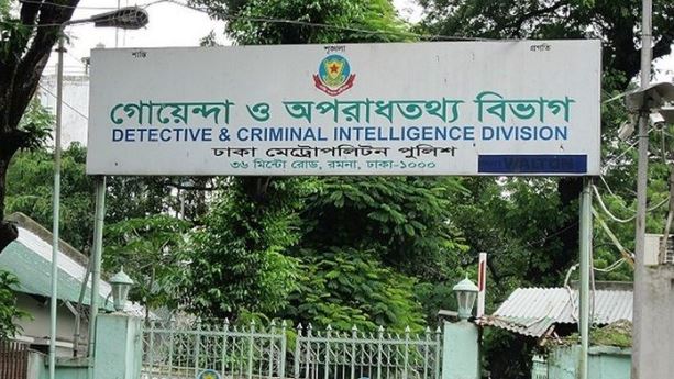 পল্টনে মাদক কারবারিদের গুলিতে ২ পুলিশ সদস্য আহত পুলিশ হাসপাতালের বিপরীত পাশে রাস্তার ওপর একটি প্রাইভেটকারকে প্রতিরোধ করার চেষ্টা করলে ভেতর থেকে মাদক কারবারিরা গুলি চালায়।
