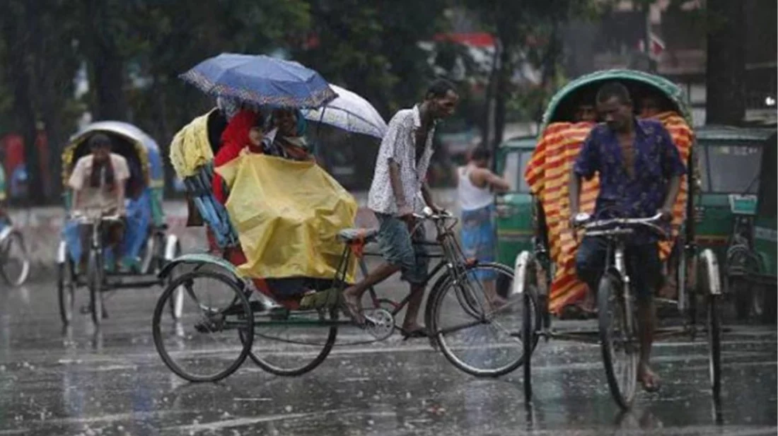 ৩ বিভাগে ভারী থেকে অতি ভারী বৃষ্টির আভাস, পাহাড় ধসের সতর্কতা