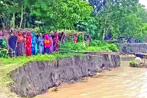 বন্যার সঙ্গে ভাঙনে দিশাহারা ♦ ডুবেছে নোয়াখালীর নিঝুমদ্বীপের নিম্নাঞ্চল ♦ তলিয়ে গেছে পুরো সুন্দরবন ♦ সেন্ট মার্টিন ফের প্লাবিত ♦ অশান্ত উপকূল প্লাবনের শঙ্কা