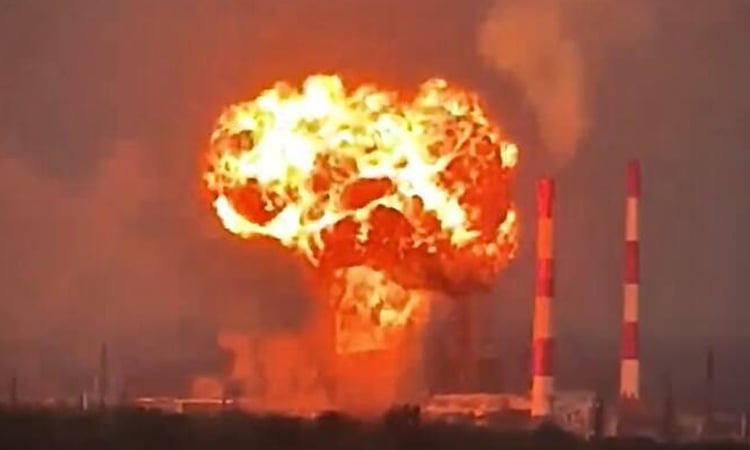 Ukraine hits military targets and pipeline in Russia