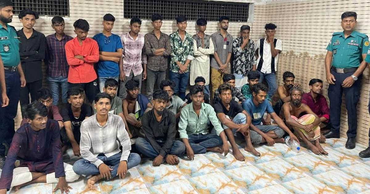 তেজগাঁও-কারওয়ান বাজারে সাঁড়াশি অভিযানে গ্রেফতার ৩০