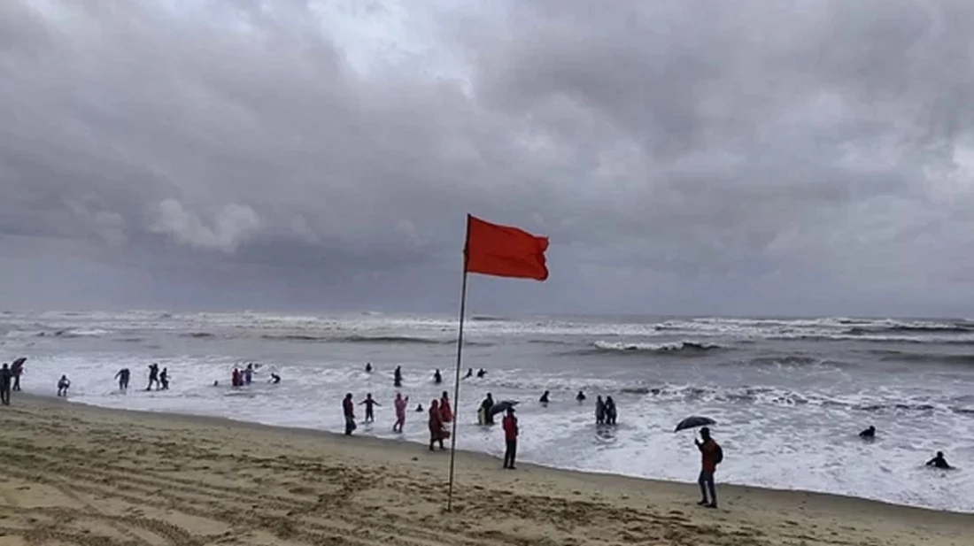 ওড়িশায় গেছে নিম্নচাপ, চট্টগ্রামসহ চার বন্দরে সতর্ক সংকেত বহাল