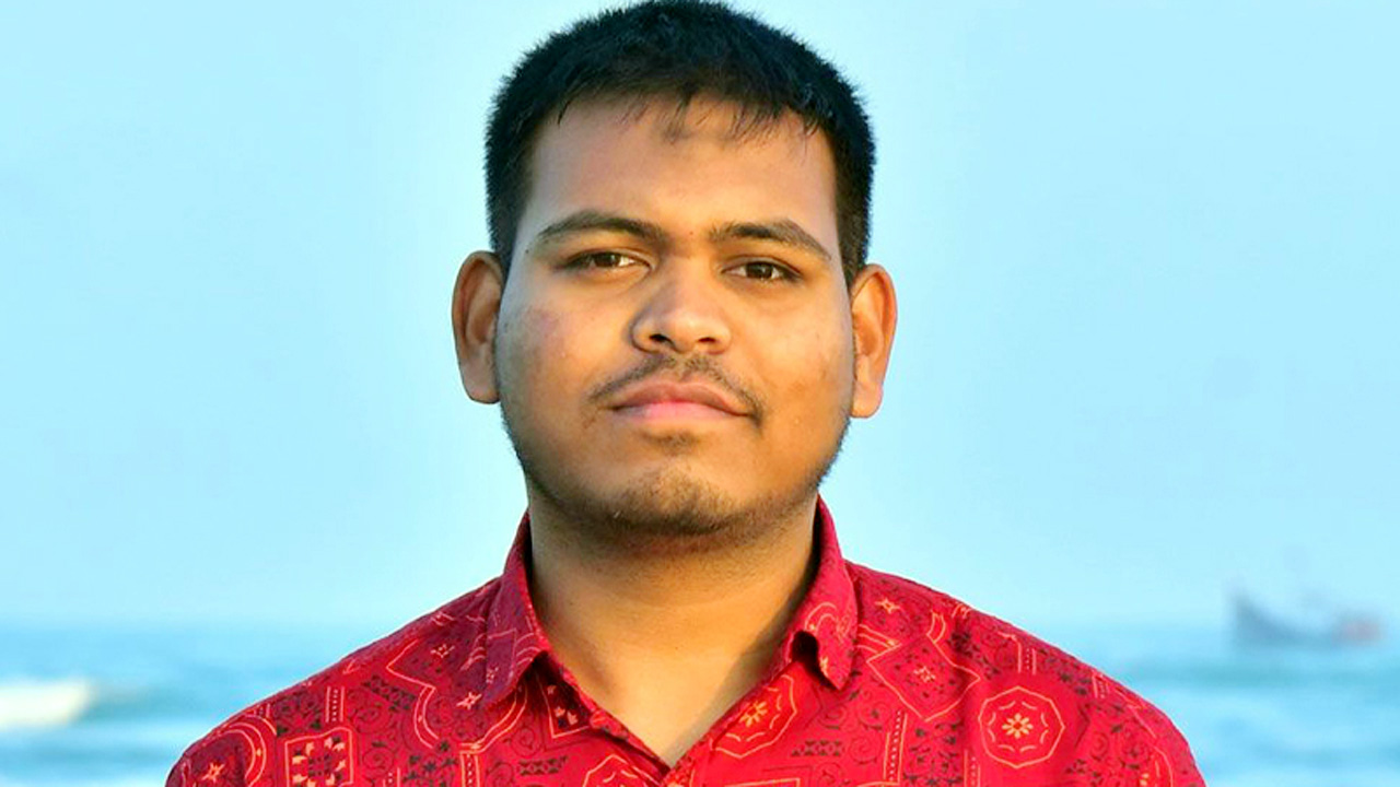 মাহিন সরকারকে এনসিপি থেকে বহিষ্কার মাহিন সরকার ঢাকা বিশ্ববিদ্যালয় কেন্দ্রীয় ছাত্র সংসদ (ডাকসু) নির্বাচনে জিএস পদে স্বতন্ত্র প্যানেলে প্রার্থী হিসেবে মনোনয়নপত্র সংগ্রহ করেছেন।