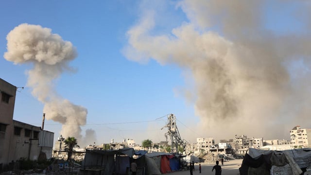 Israel ups pressure on Gaza City as Trump talks post-war plan