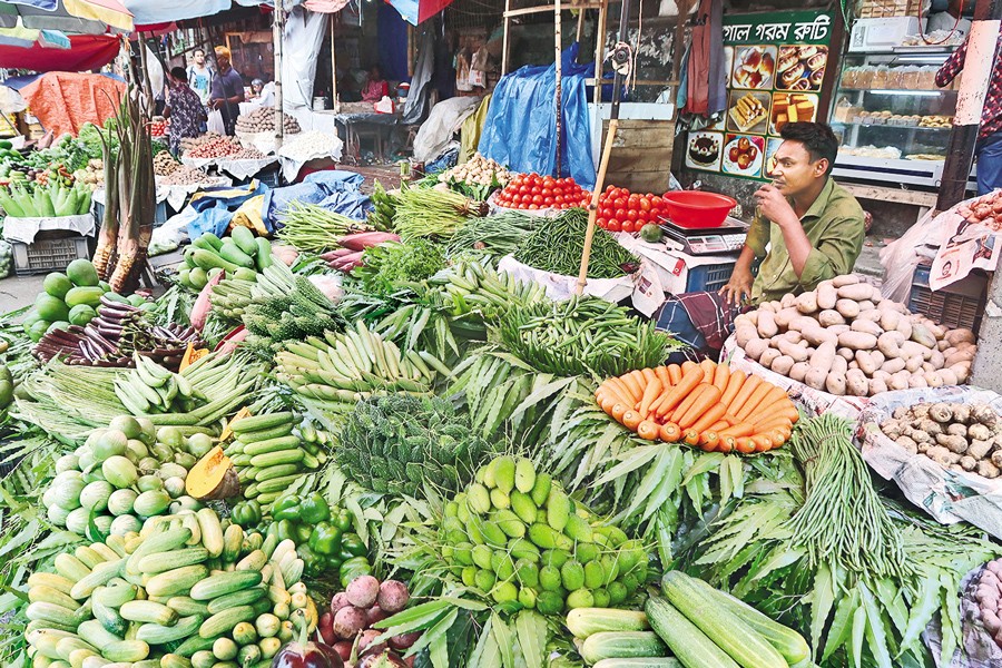 WEEKLY KITCHEN MARKET Prices of onion, eggs, vegetables, chicken up