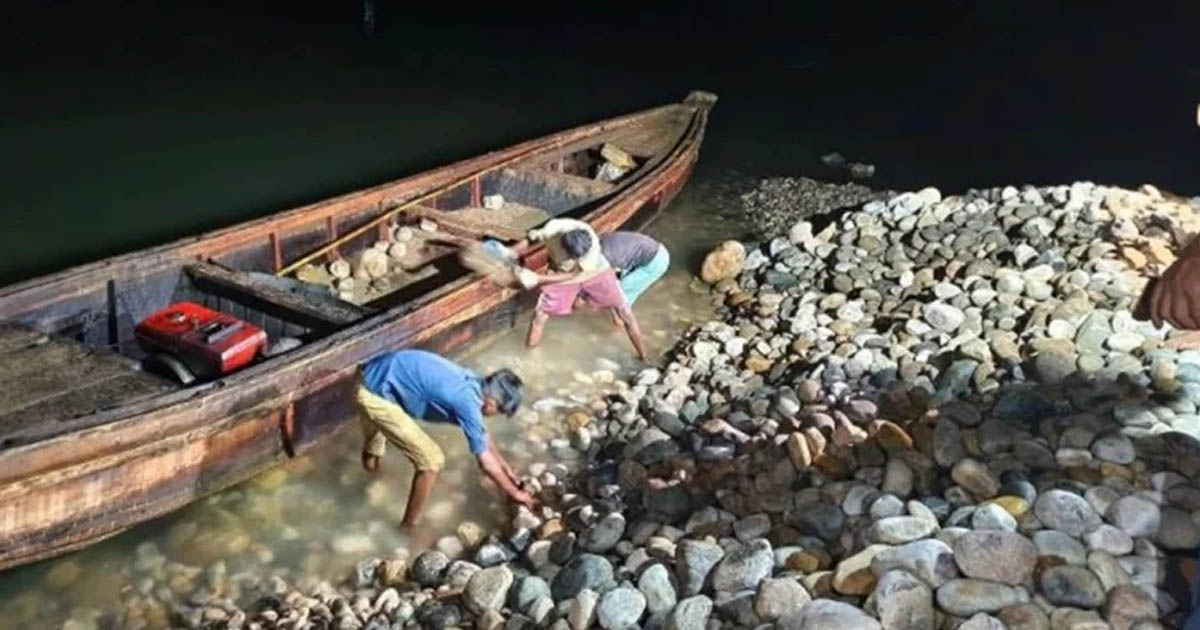 সিলেটে ৭০টি ট্রাক জব্দ, ৩৫ হাজার ঘনফুট পাথর উদ্ধার
