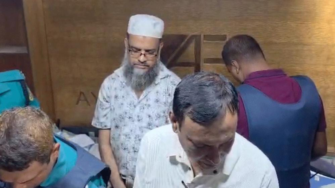 চট্টগ্রামে যুবলীগ কর্মী টিপু গ্রেপ্তার, অস্ত্র ও গুলি উদ্ধার