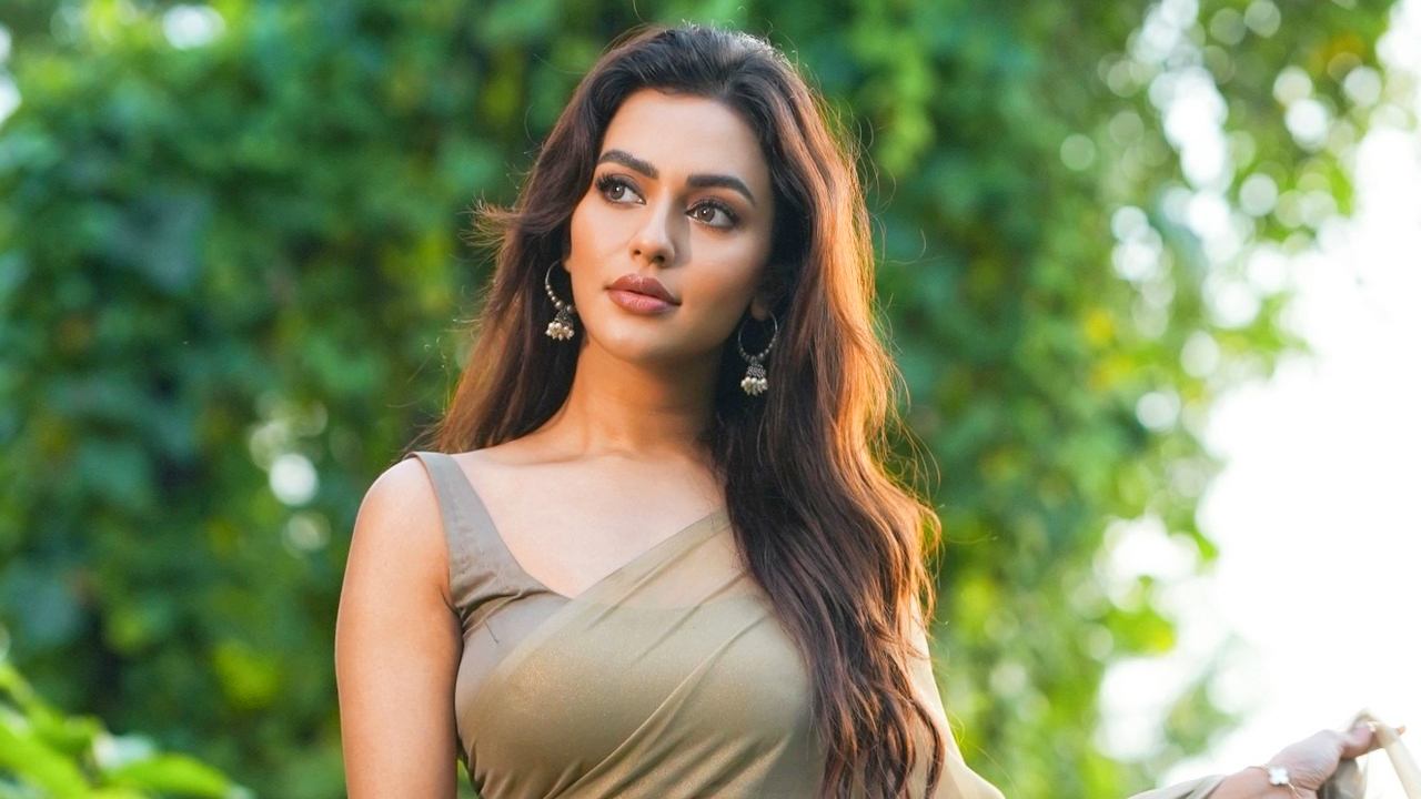 নুসরাত ফারিয়ার আবেগঘন শ্রদ্ধা, মা–বাবার ৩৭ বছরের বৈবাহিক জীবনের উদযাপন
