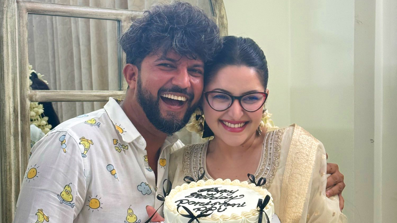 জন্মদিনের আগেই প্রথম উদযাপন: পরীমণিকে চমকে দিলেন মেকআপ আর্টিস্ট অর্ক