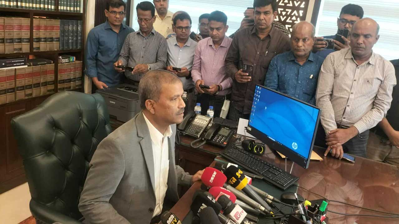 শেখ হাসিনার মৃত্যুদণ্ডের রায়: আইন উপদেষ্টার প্রতিক্রিয়া