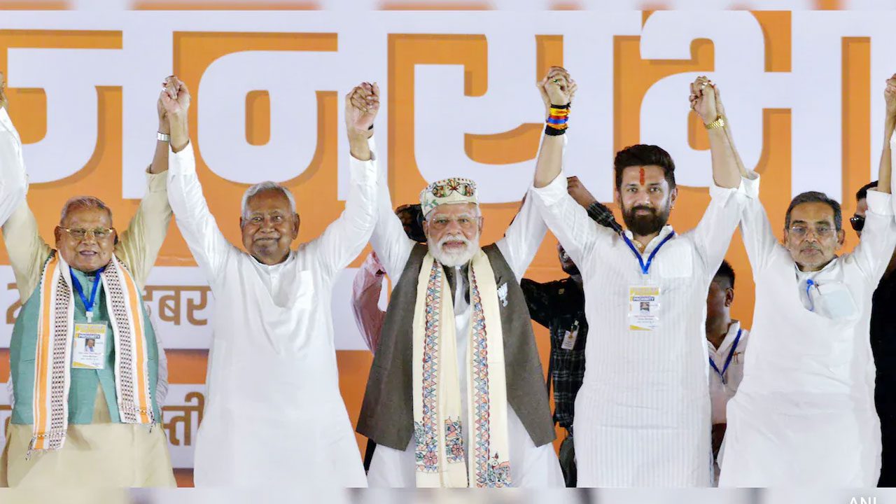 বিহারে এনডিএর বিপুল জয়, পশ্চিমবঙ্গে বিজয়ের আশা দেখছেন মোদি
