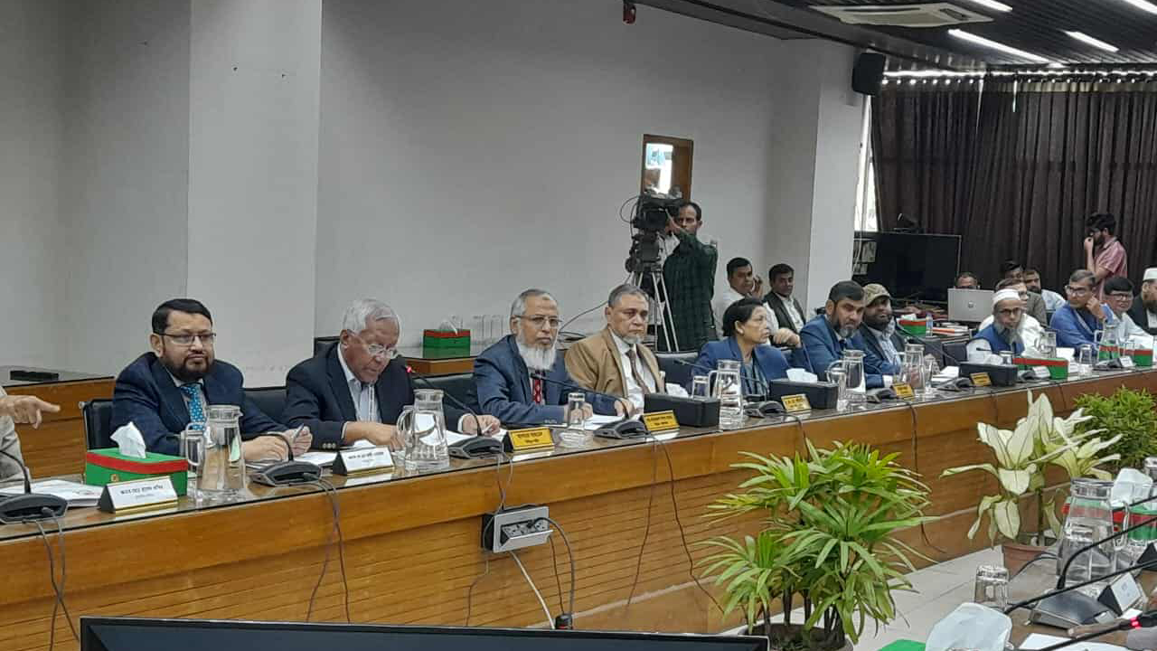 আসন্ন ত্রয়োদশ জাতীয় সংসদ নির্বাচন সুষ্ঠু পরিবেশে আয়োজনের আহ্বান প্রধান নির্বাচন কমিশনারের