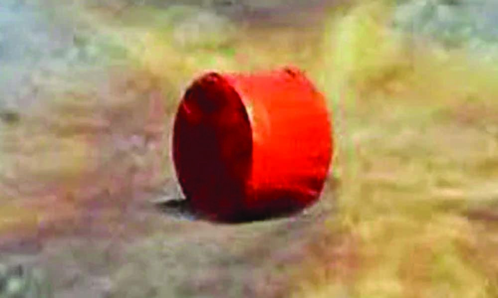 রাজধানীর আগারগাঁওয়ে এডিবি ভবনের সামনে ককটেল বিস্ফোরণের