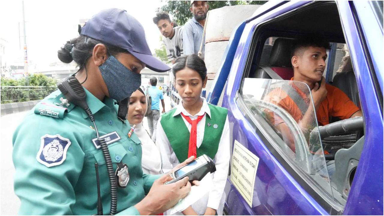 রাজধানীতে একদিনে ১ হাজার ৭০৯টি ট্রাফিক মামলা