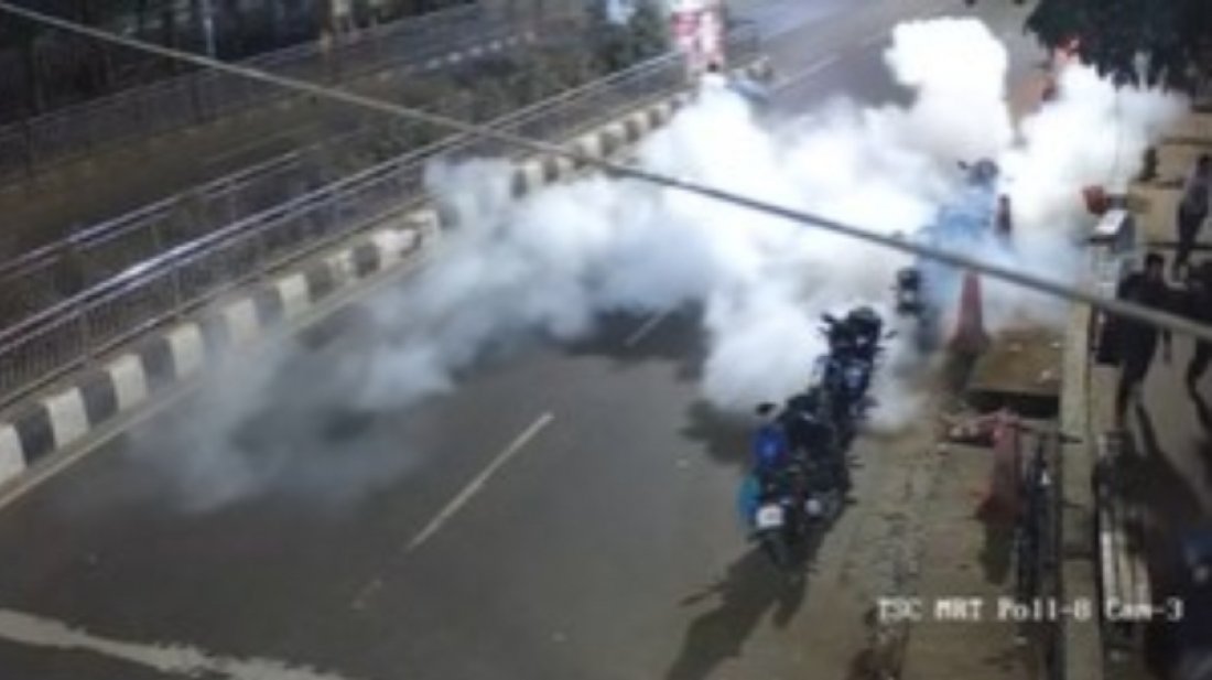 ঢাকা বিশ্ববিদ্যালয়ের টিএসসি মোড়ে ককটেল বিস্ফোরণে সরকারি কর্মকর্তা আহত