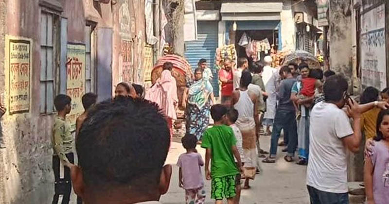 ঢাকার পুরানঢাকায় ভূমিকম্পে ভবনের রেলিং ধসে তিনজন নিহত, বেশ কয়েকজন আহত