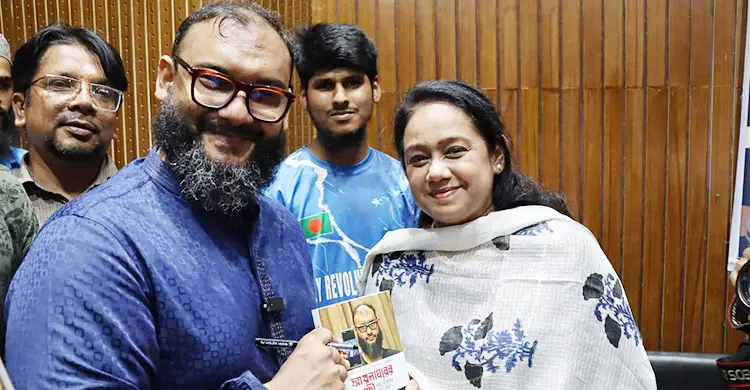 ঢাকা-১৪ আসনে ভোটযুদ্ধে ‘ভাই-বোন’ প্রার্থী: মানবিক বার্তা দিচ্ছে প্রতিদ্বন্দ্বিতা