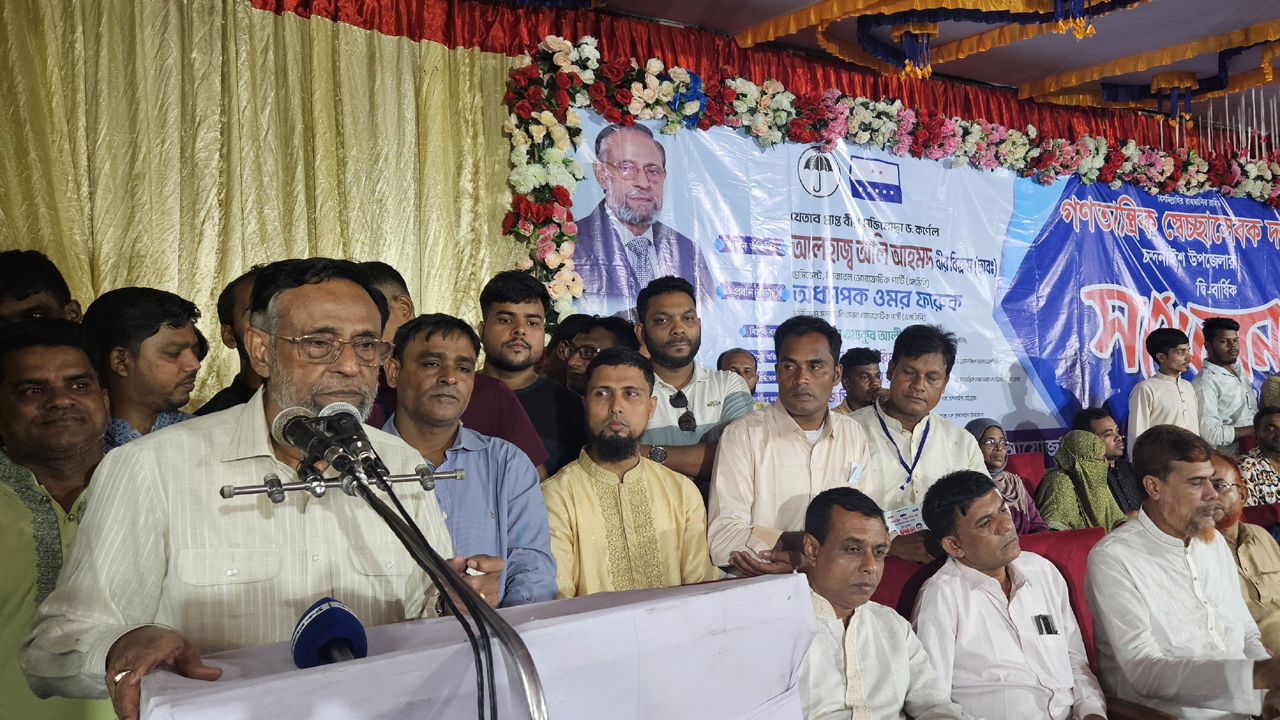 অলি আহমদের অভিযোগ: ‘রাজনীতিতে এখনো সক্রিয় হাসিনার লোকজন’