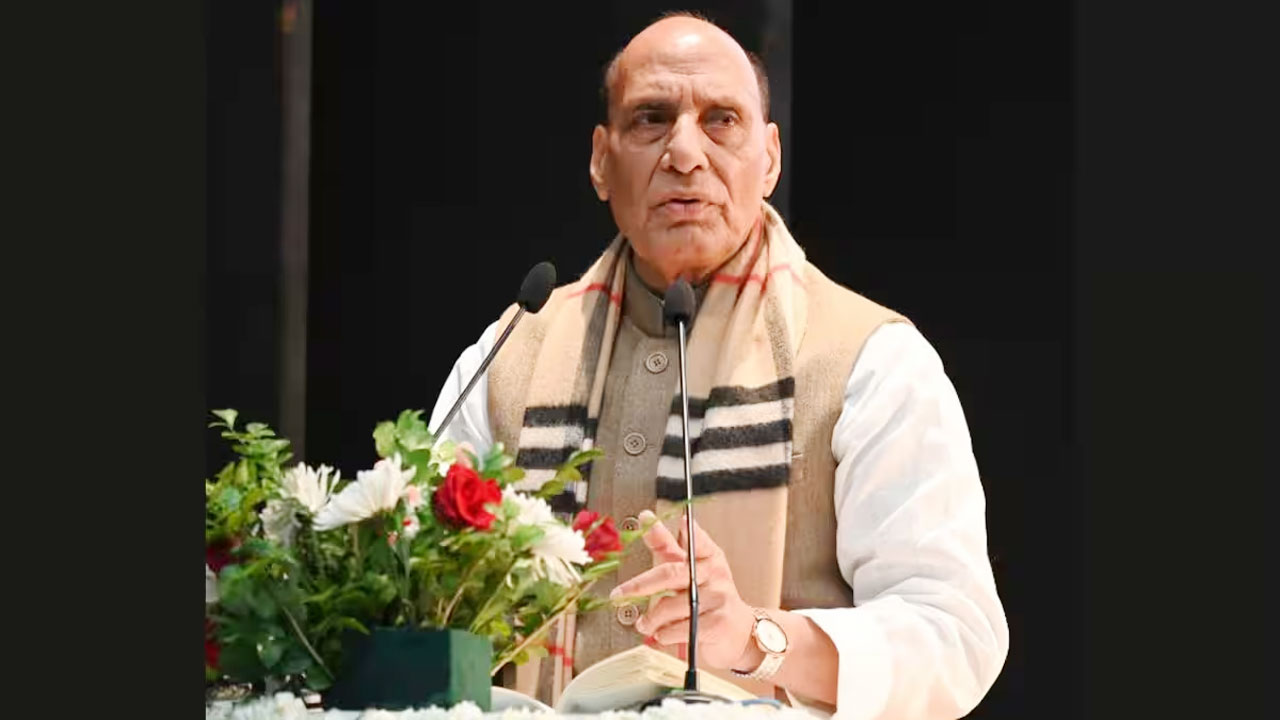 বাংলাদেশের প্রধান উপদেষ্টা ইউনূসকে ‘বিবৃতিতে সতর্কতা’ অবলম্বনের আহ্বান ভারতের প্রতিরক্ষামন্ত্রীর