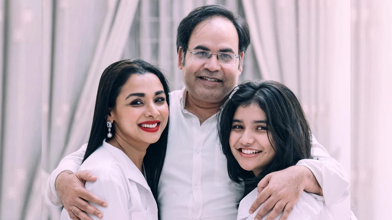 রুনা খানের পারিবারিক মুহূর্তে জন্মদিনে স্বামীকে শ্রদ্ধা ও শুভেচ্ছা
