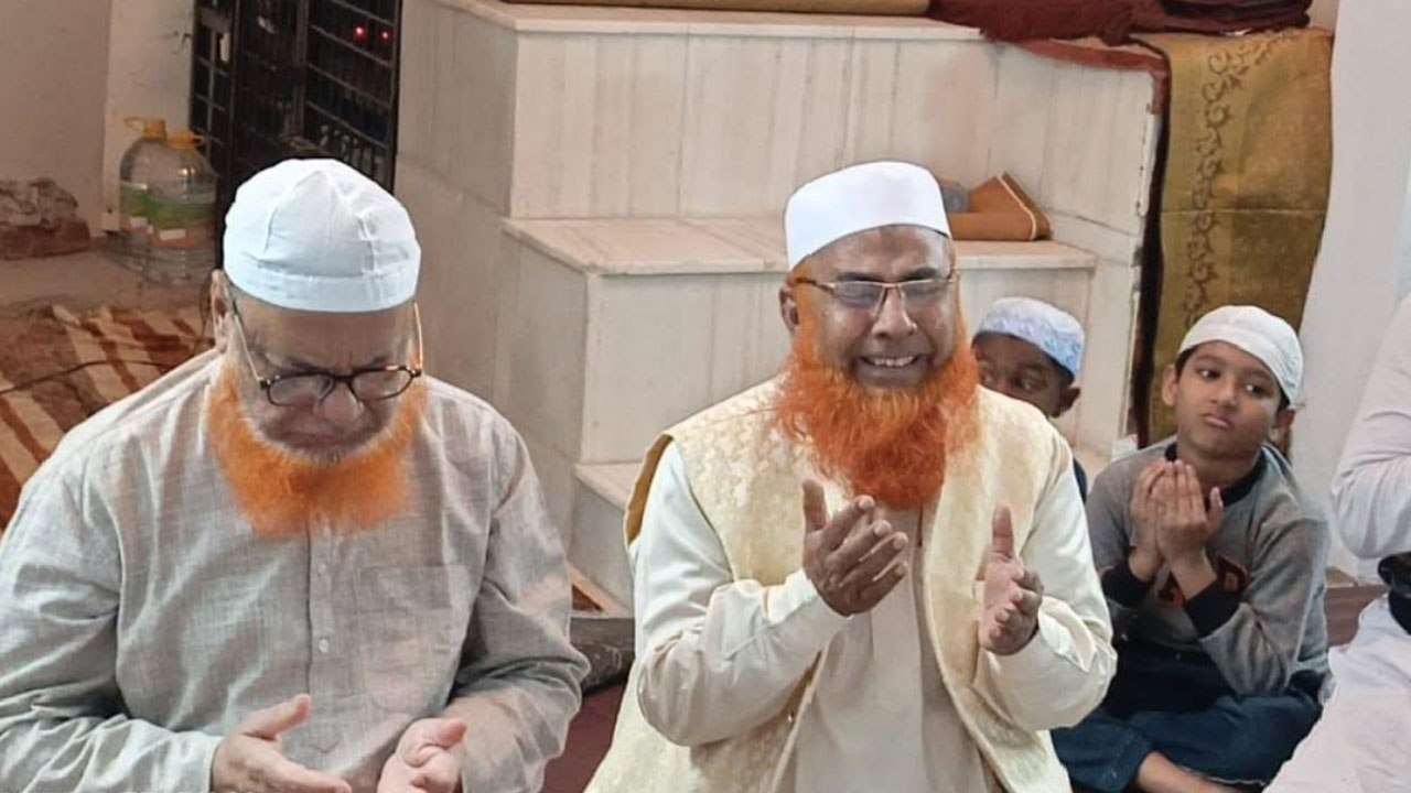 বেগম খালেদা জিয়ার সুস্থতা কামনায় সাতক্ষীরায় দোয়া মাহফিল