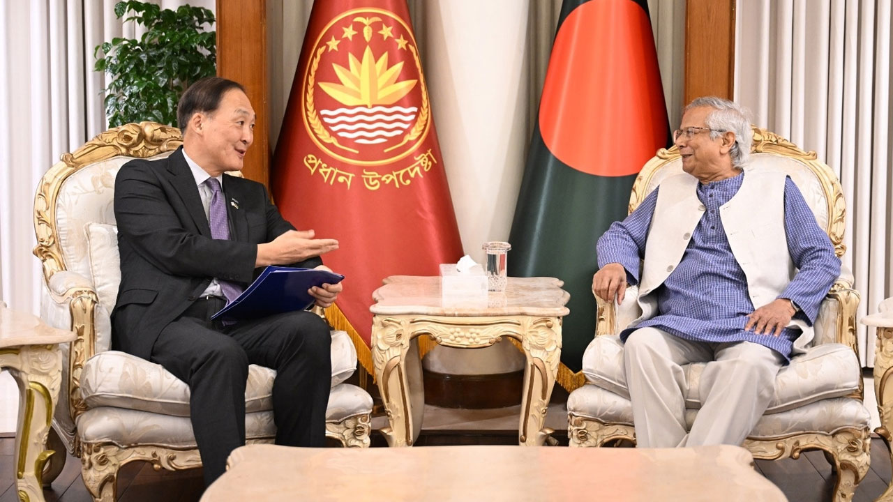 প্রধান উপদেষ্টা ও কোইকা প্রেসিডেন্টের বৈঠকে উন্নয়ন সহযোগিতা জোরদারের অঙ্গীকার