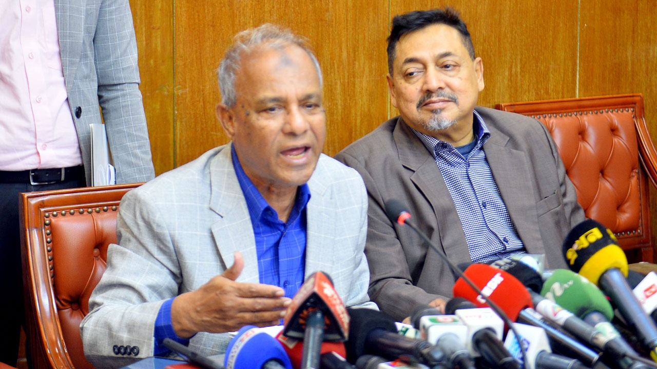 নির্বাচনী প্রস্তুতিতে প্রতিটি কেন্দ্রে বিদ্যুৎ নিশ্চিতে নির্দেশ স্বরাষ্ট্র উপদেষ্টার
