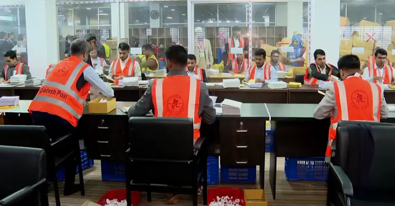 বিদেশ থেকে পোস্টালে ভোটদানের নিবন্ধনে প্রবাসীদের আগ্রহ