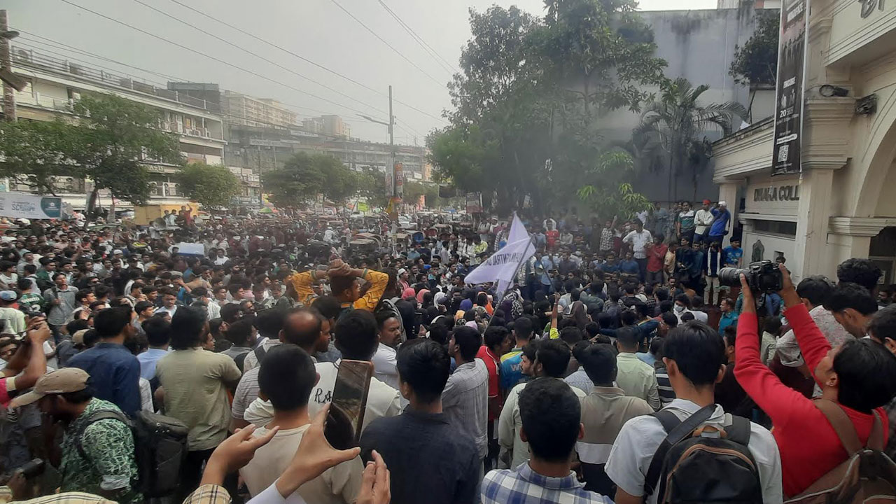 সাত কলেজ শিক্ষার্থীদের অধ্যাদেশ দাবিতে নতুন কর্মসূচি ঘোষণা