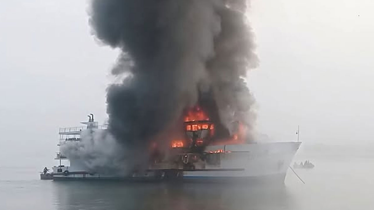 দ্যা আটলান্টিক ক্রুজ জাহাজে আগুন, এক কর্মচারীর মৃত্যু