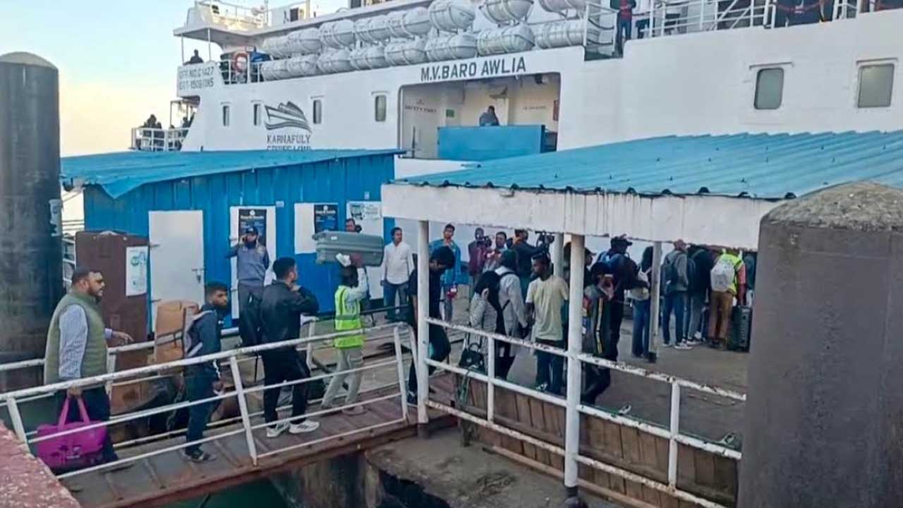 সেন্টমার্টিন রুটে মৌসুমের প্রথম জাহাজযাত্রা শুরু