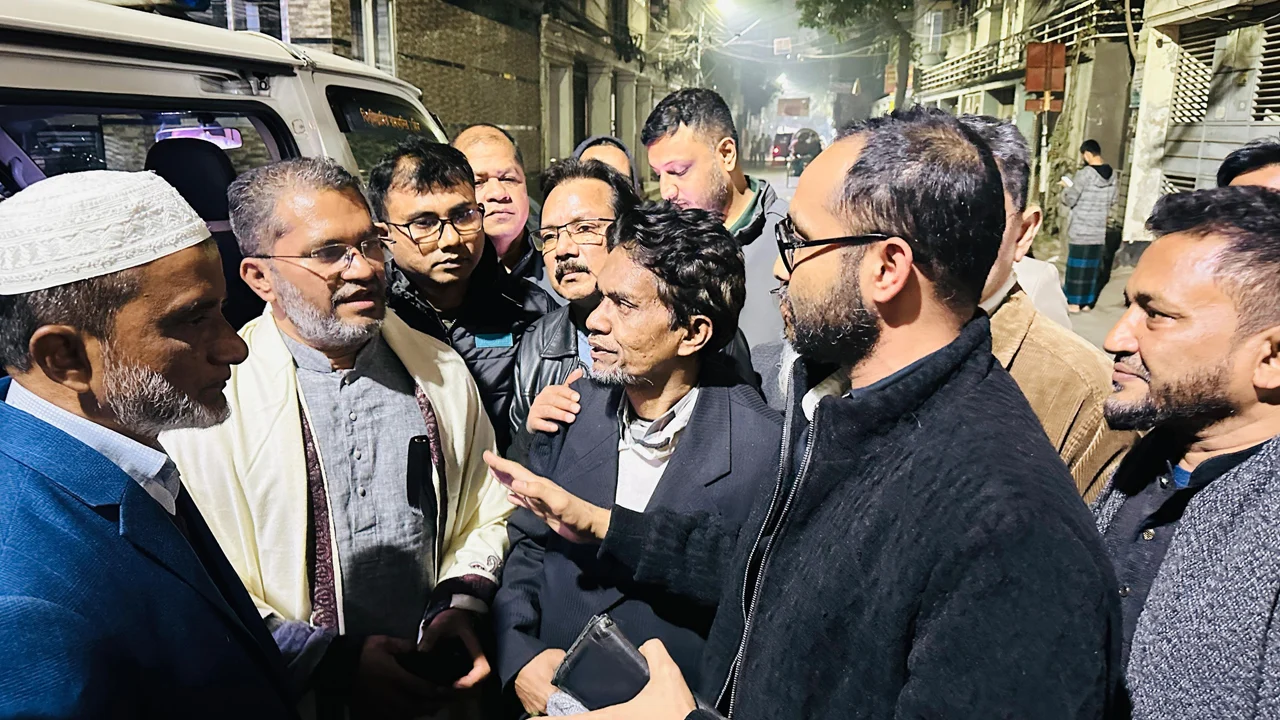 জানাজায় অংশ নেওয়ার সময় মৃত্যু ব্যক্তির খবর নিলেন তারেক রহমান