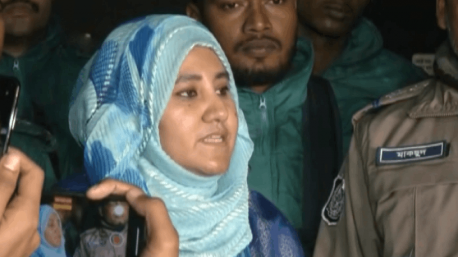 মহাখালীতে নির্বাচনি আচরণবিধি লঙ্ঘনে অবৈধ বিলবোর্ড অপসারণে ডিএনসিসির অভিযান