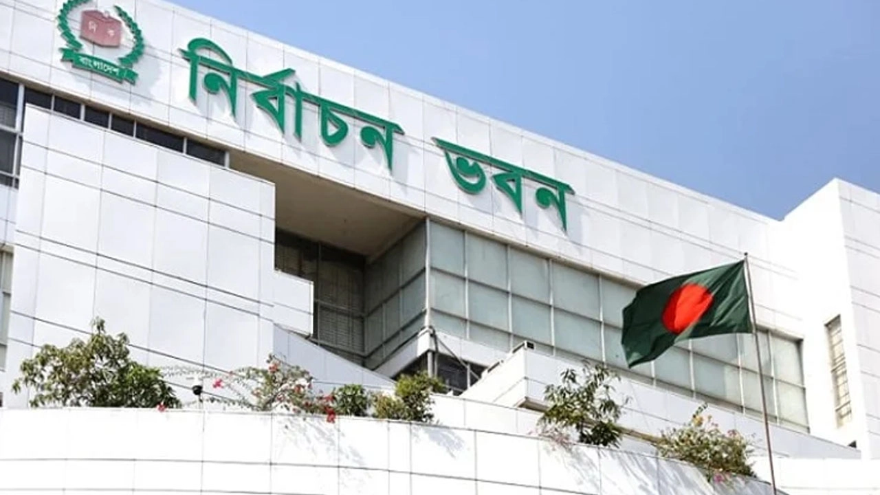 পোস্টাল ব্যালটে ধানের শীষ প্রতীক ভাঁজে পড়ার অভিযোগে ইসির ব্যাখ্যা